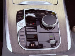 BMW X7 xDrive40i Sports Activity Vehicle 2026