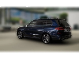BMW X7 xDrive40i Sports Activity Vehicle 2026