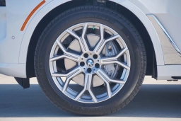 BMW X7 xDrive40i Sports Activity Vehicle 2026