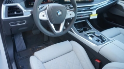 BMW X7 xDrive40i Sports Activity Vehicle 2026