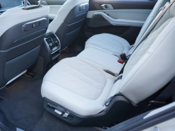 BMW X7 xDrive40i Sports Activity Vehicle 2026