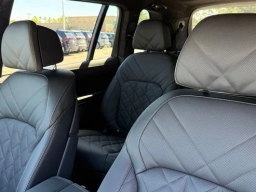 BMW X7 xDrive40i Sports Activity Vehicle 2026