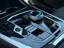 BMW X7 xDrive40i Sports Activity Vehicle 2026