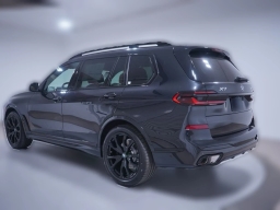 BMW X7 xDrive40i Sports Activity Vehicle 2026