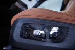 BMW X7 xDrive40i Sports Activity Vehicle 2026