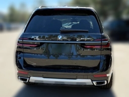 BMW X7 xDrive40i Sports Activity Vehicle 2026