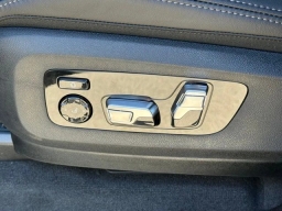 BMW X7 xDrive40i Sports Activity Vehicle 2026