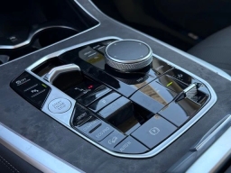 BMW X7 xDrive40i Sports Activity Vehicle 2026