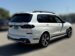 BMW X7 xDrive40i Sports Activity Vehicle 2026
