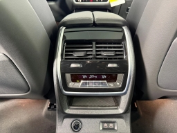 BMW X7 xDrive40i Sports Activity Vehicle 2026