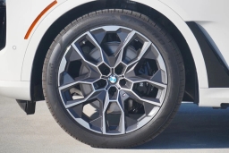 BMW X7 xDrive40i Sports Activity Vehicle 2026