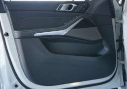 BMW X7 xDrive40i Sports Activity Vehicle 2026