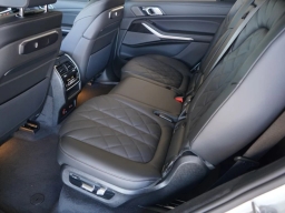 BMW X7 xDrive40i Sports Activity Vehicle 2026