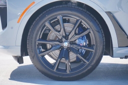 BMW X7 xDrive40i Sports Activity Vehicle 2026