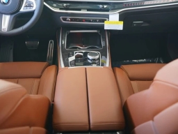 BMW X7 xDrive40i Sports Activity Vehicle 2026