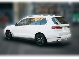 BMW X7 xDrive40i Sports Activity Vehicle 2026