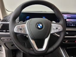 BMW X7 xDrive40i Sports Activity Vehicle 2026