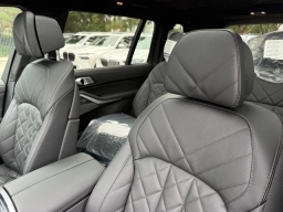 BMW X7 xDrive40i Sports Activity Vehicle 2026