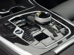 BMW X7 xDrive40i Sports Activity Vehicle 2026