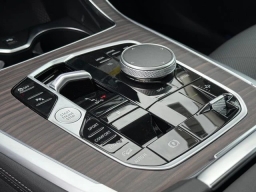 BMW X7 xDrive40i Sports Activity Vehicle 2026