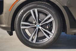 BMW X7 xDrive40i Sports Activity Vehicle 2026