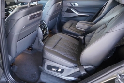 BMW X7 xDrive40i Sports Activity Vehicle 2026