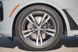 BMW X7 xDrive40i Sports Activity Vehicle 2026