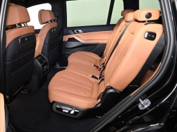 BMW X7 xDrive40i Sports Activity Vehicle 2026