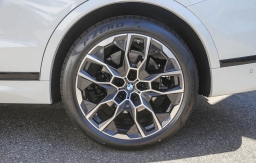 BMW X7 xDrive40i Sports Activity Vehicle 2026