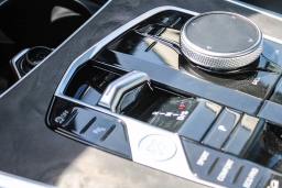 BMW X7 xDrive40i Sports Activity Vehicle 2026