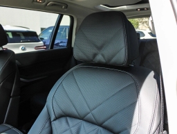 BMW X7 xDrive40i Sports Activity Vehicle 2026