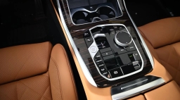 BMW X7 xDrive40i Sports Activity Vehicle 2026