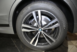 BMW X7 xDrive40i Sports Activity Vehicle 2026