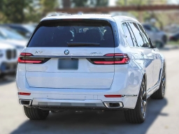 BMW X7 xDrive40i Sports Activity Vehicle 2026