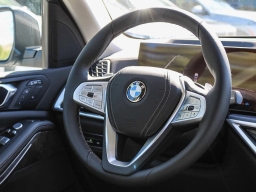 BMW X7 xDrive40i Sports Activity Vehicle 2026