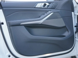 BMW X7 xDrive40i Sports Activity Vehicle 2026