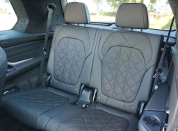 BMW X7 xDrive40i Sports Activity Vehicle 2026