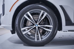 BMW X7 xDrive40i Sports Activity Vehicle 2026