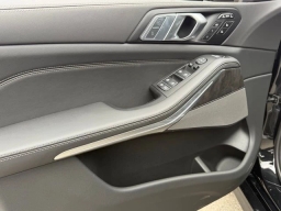 BMW X7 xDrive40i Sports Activity Vehicle 2026