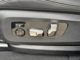 BMW X7 xDrive40i Sports Activity Vehicle 2026