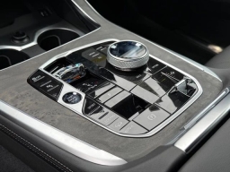 BMW X7 xDrive40i Sports Activity Vehicle 2026