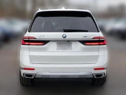 BMW X7 xDrive40i Sports Activity Vehicle 2026