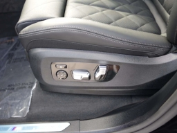 BMW X7 xDrive40i Sports Activity Vehicle 2026