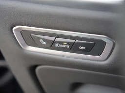 BMW X7 xDrive40i Sports Activity Vehicle 2026