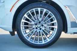BMW X7 xDrive40i Sports Activity Vehicle 2026