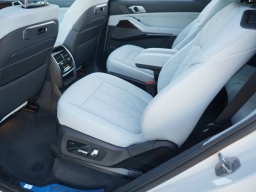 BMW X7 xDrive40i Sports Activity Vehicle 2026