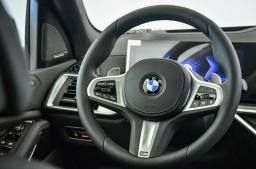 BMW X7 xDrive40i Sports Activity Vehicle 2026