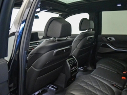 BMW X7 xDrive40i Sports Activity Vehicle 2026