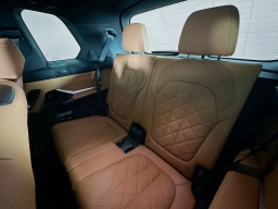 BMW X7 xDrive40i Sports Activity Vehicle 2026