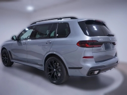 BMW X7 xDrive40i Sports Activity Vehicle 2026